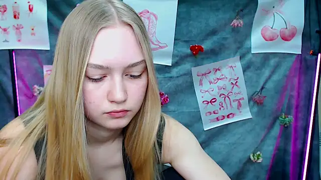 Snapshot of MademoiselleCl chatting on 03-24-26, 07:13 MademoiselleCl online show from 03-24-26, 07:13