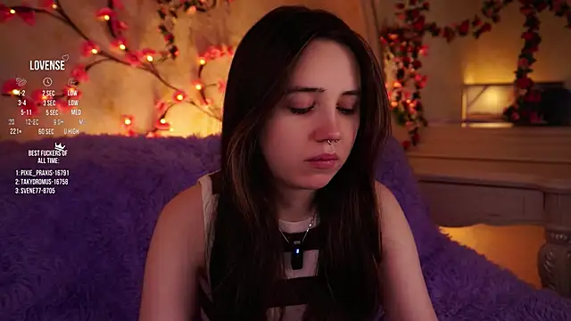 GillianDowdey online show from 11-26-25, 02:45