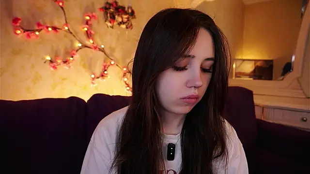 GillianDowdey online show from 02-06-26, 03:11