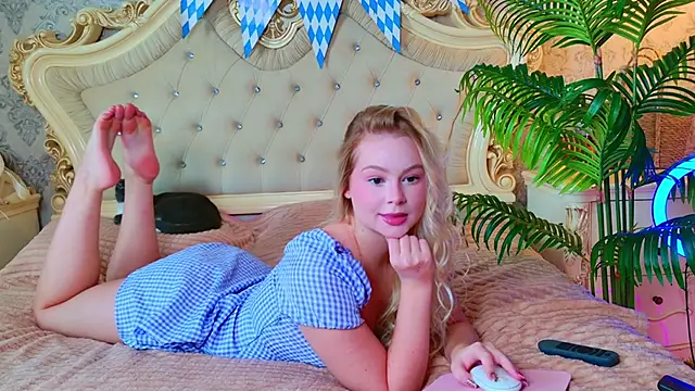 Snapshot of baby_lianaa chatting on 09-23-25, 01:03 baby lianaa online show from 09-23-25, 01:03