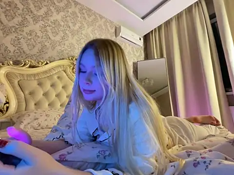 Snapshot of baby_lianaa chatting on 10-08-25, 06:05 baby lianaa online show from 10-08-25, 06:05