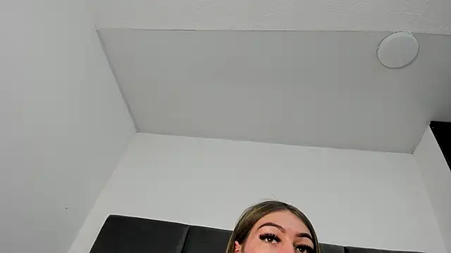 Snapshot of Lizz_Luna chatting on 10-17-25, 02:19 Lizz Luna online show from 10-17-25, 02:19