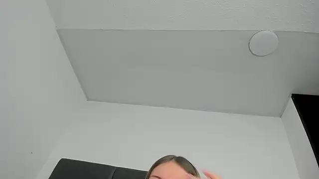 Snapshot of Lizz_Luna chatting on 10-24-25, 03:52 Lizz Luna online show from 10-24-25, 03:52