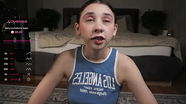 AislyEmbury online show from 02-22-25, 11:03