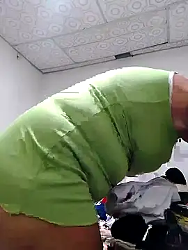 Snapshot of lupita_2023 chatting on 02-19-25, 03:05 lupita 2023 online show from 02-19-25, 03:05