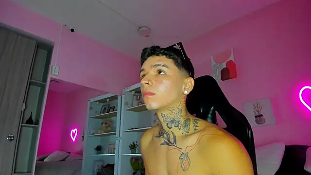 Snapshot of Ian_Castillo_ chatting on 09-23-25, 11:13 Ian Castillo online show from 09-23-25, 11:13