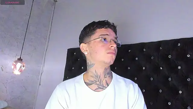 Snapshot of Ian_Castillo_ chatting on 10-01-25, 11:16 Ian Castillo online show from 10-01-25, 11:16