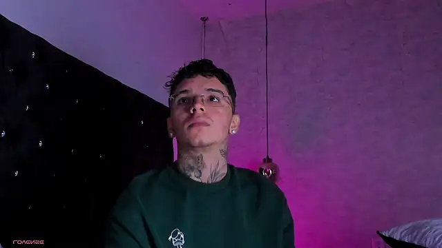 Snapshot of Ian_Castillo_ chatting on 10-04-25, 11:19 Ian Castillo online show from 10-04-25, 11:19