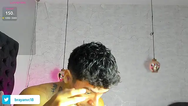 Snapshot of Ian_Castillo_ chatting on 10-06-25, 11:18 Ian Castillo online show from 10-06-25, 11:18