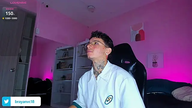 Snapshot of Ian_Castillo_ chatting on 10-08-25, 11:08 Ian Castillo online show from 10-08-25, 11:08