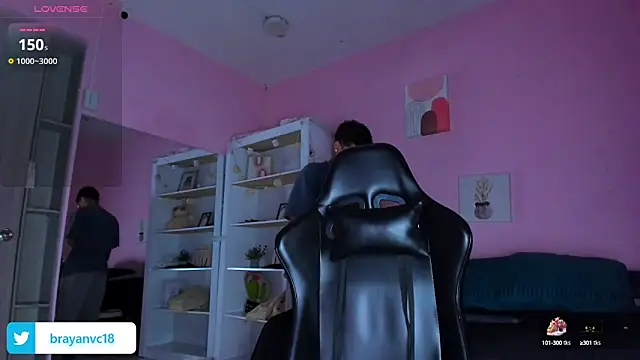 Snapshot of Ian_Castillo_ chatting on 10-10-25, 11:20 Ian Castillo online show from 10-10-25, 11:20