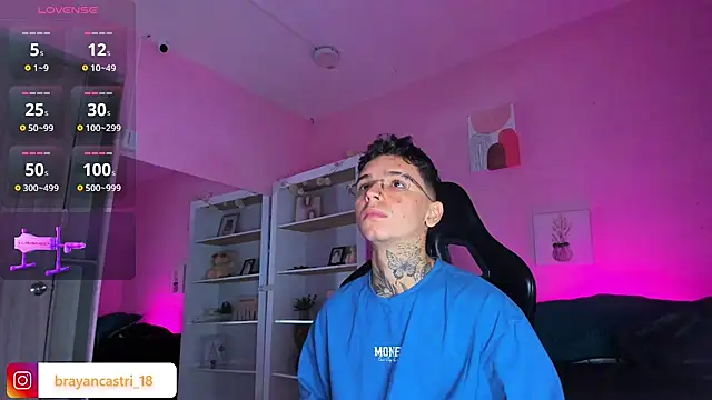 Snapshot of Ian_Castillo_ chatting on 10-14-25, 11:22 Ian Castillo online show from 10-14-25, 11:22