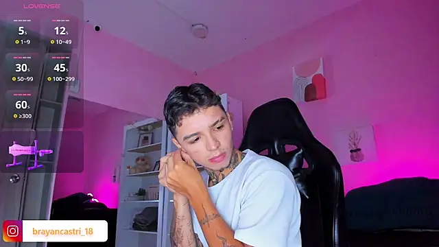 Snapshot of Ian_Castillo_ chatting on 10-25-25, 11:29 Ian Castillo online show from 10-25-25, 11:29