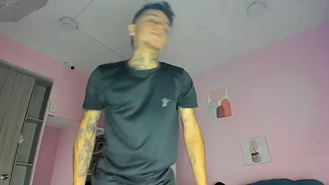 Snapshot of Ian_Castillo_ chatting on 11-03-25, 11:11 Ian Castillo online show from 11-03-25, 11:11