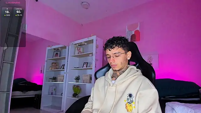 Ian Castillo  online show from 11-21-25, 11:20