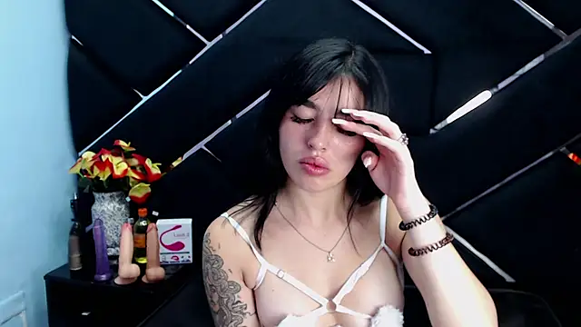 Mia Charlothe online show from 02-18-25, 03:10