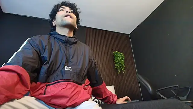 Snapshot of Aaron_Jassell1 chatting on 09-29-25, 04:01 Aaron Jassell1 online show from 09-29-25, 04:01