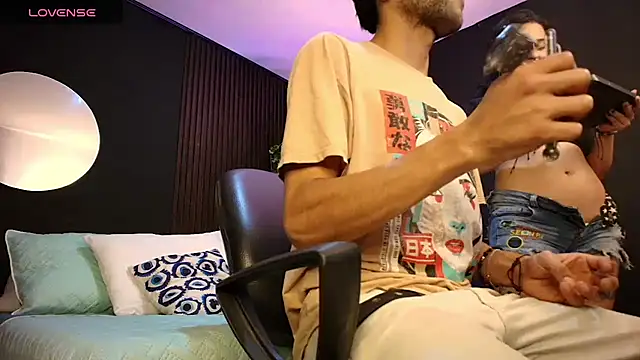 Snapshot of Aaron_Jassell1 chatting on 11-06-25, 10:43 Aaron Jassell1 online show from 11-06-25, 10:43