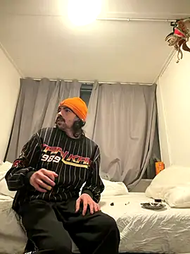 Snapshot of wolfwhite95 chatting on 01-05-26, 10:35 wolfwhite95 online show from 01-05-26, 10:35