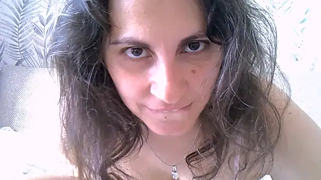 ShelaDiass online show from 10-18-25, 05:43