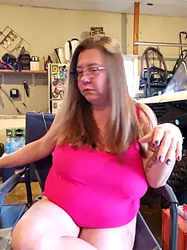 Snapshot of MsShelby40 chatting on 03-20-26, 11:09 MsShelby40 online show from 03-20-26, 11:09