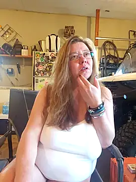 Snapshot of MsShelby40 chatting on 03-21-26, 10:57 MsShelby40 online show from 03-21-26, 10:57