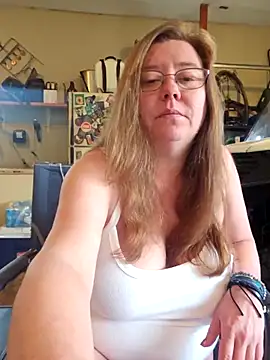 Snapshot of MsShelby40 chatting on 04-03-26, 09:57 MsShelby40 online show from 04-03-26, 09:57