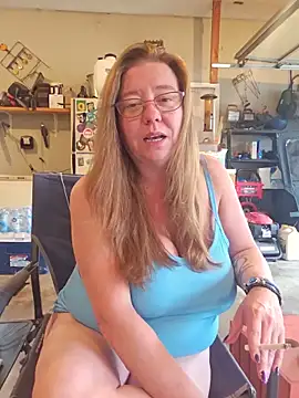 Snapshot of MsShelby40 chatting on 06-13-26, 10:08 MsShelby40 online show from 06-13-26, 10:08