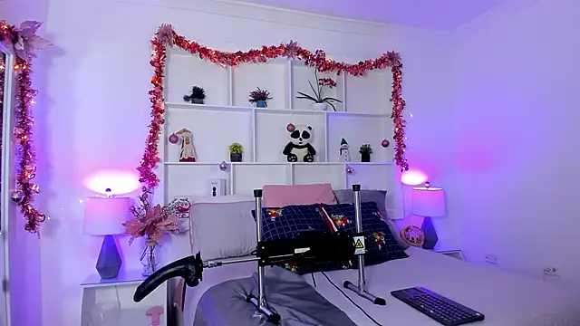 Jenifer Diaz online show from 12-14-24, 01:05