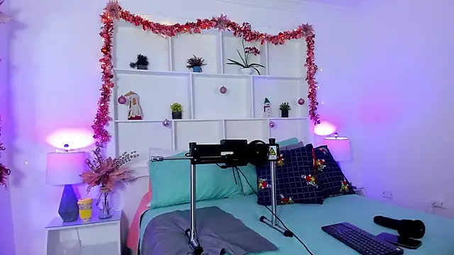 Jenifer Diaz online show from 12-18-24, 12:51