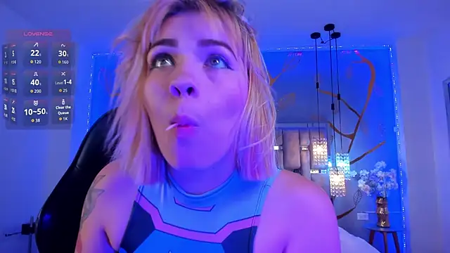 Snapshot of AlessiaDouce chatting on 09-25-25, 04:16 AlessiaDouce online show from 09-25-25, 04:16