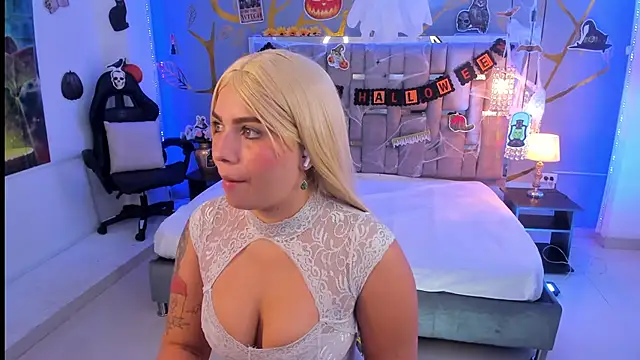 Snapshot of AlessiaDouce chatting on 10-24-25, 04:53 AlessiaDouce online show from 10-24-25, 04:53