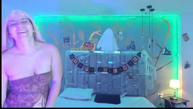 Snapshot of AlessiaDouce chatting on 10-31-25, 04:57 AlessiaDouce online show from 10-31-25, 04:57