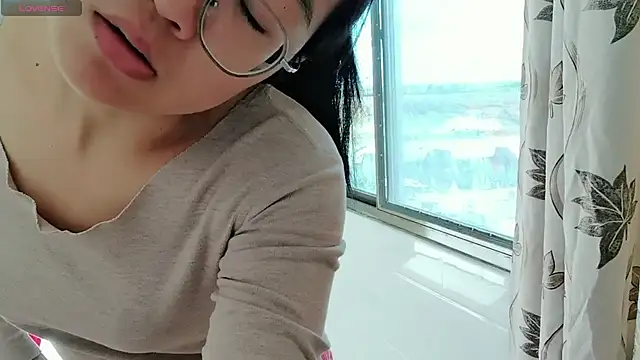 luoxuwen online show from 12-15-24, 05:13