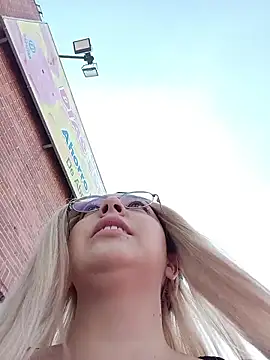 madelaine- online show from 05-09-26, 07:41