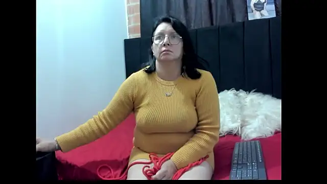 Snapshot of Evaaross_2345 chatting on 12-17-24, 12:11 Evaaross 2345 online show from 12-17-24, 12:11