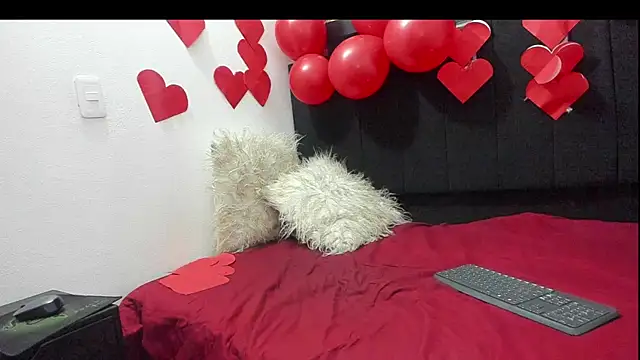 Snapshot of Evaaross_2345 chatting on 02-15-25, 04:34 Evaaross 2345 online show from 02-15-25, 04:34
