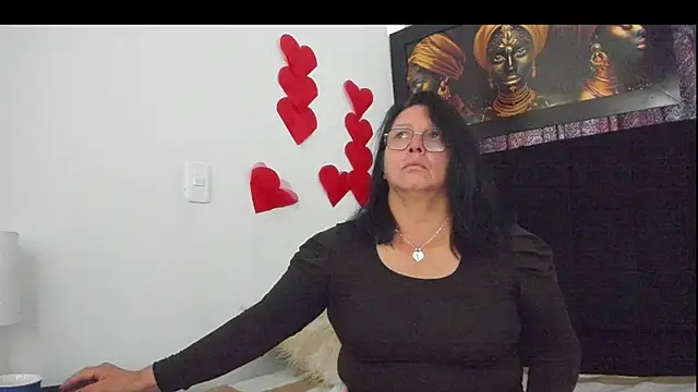 Snapshot of Evaaross_2345 chatting on 03-02-25, 01:49 Evaaross 2345 online show from 03-02-25, 01:49