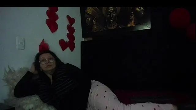 Snapshot of Evaaross_2345 chatting on 03-07-25, 01:53 Evaaross 2345 online show from 03-07-25, 01:53