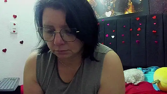 Evaaross 2345 online show from 06-15-26, 02:52