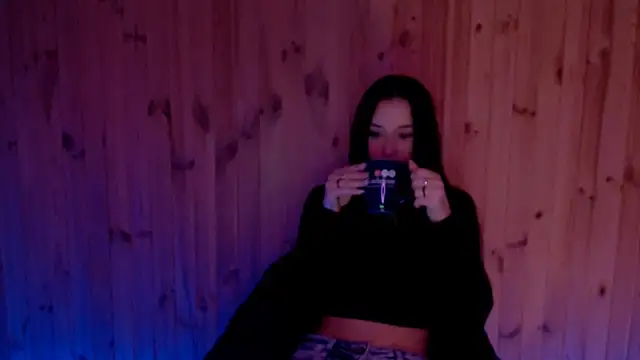 Snapshot of AlisaLink chatting on 10-20-25, 05:24 AlisaLink online show from 10-20-25, 05:24