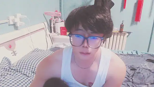 Snapshot of handsome1069 chatting on 10-17-25, 01:57 handsome1069 online show from 10-17-25, 01:57