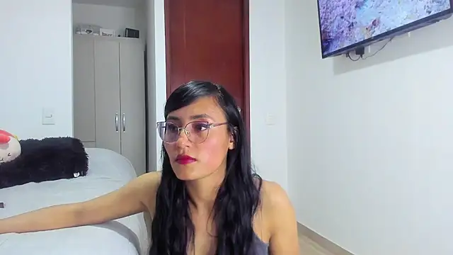 Snapshot of SophieBaker__ chatting on 03-04-25, 01:23 SophieBaker online show from 03-04-25, 01:23