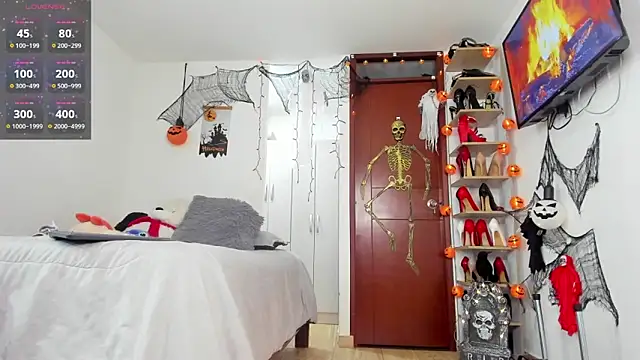 Snapshot of SophieBaker__ chatting on 10-08-25, 01:47 SophieBaker online show from 10-08-25, 01:47