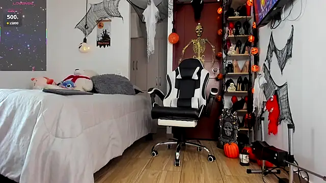 Snapshot of SophieBaker__ chatting on 10-30-25, 06:48 SophieBaker online show from 10-30-25, 06:48