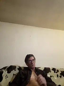 Snapshot of Zgodanilep chatting on 02-09-25, 12:49 Zgodanilep online show from 02-09-25, 12:49