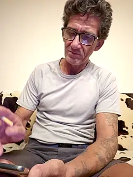 Snapshot of Zgodanilep chatting on 09-22-25, 02:41 Zgodanilep online show from 09-22-25, 02:41