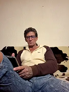 Snapshot of Zgodanilep chatting on 10-05-25, 10:46 Zgodanilep online show from 10-05-25, 10:46