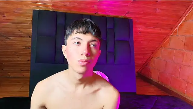 Snapshot of Justyn_Ross chatting on 10-13-25, 04:29 Justyn Ross online show from 10-13-25, 04:29