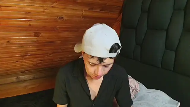 Snapshot of Justyn_Ross chatting on 10-17-25, 01:46 Justyn Ross online show from 10-17-25, 01:46